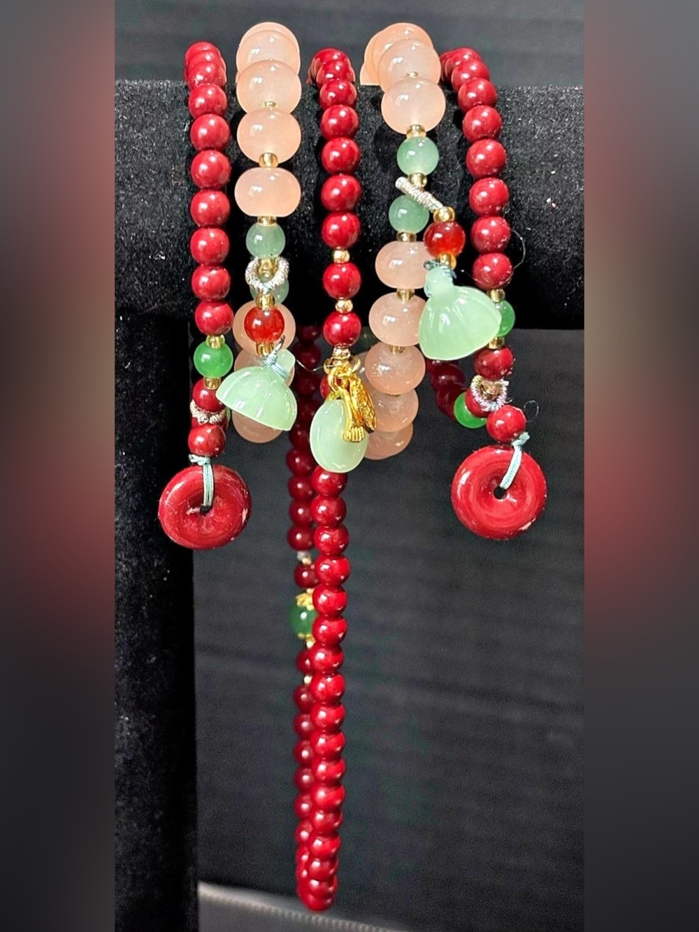 GORGEOUS RED & CORAL LIKE BEADED NECKLACE & BRACELETS W/BAG PEACE CHARMS BUNDLE
